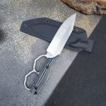 Dual Heart Outdoor Knife with Knuckle Duster Self-Defense Blade - Imagen 4