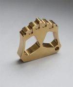 Brass Knuckle Duster with Striking Lightning-Inspired Design - Image 7
