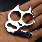 Brass Knuckle Defender with Dual Finger Design - Imagen 2