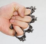WolfGuard Knuckle Duster for Quick and Effective Window Breaking - Imagen 7