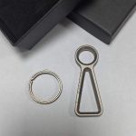 Titanium Carabiner Keychain with MultiTool Knuckle Duster - Imagen 7