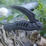 Sturdy Carved Folding Blade Outdoor Knife - Image 4