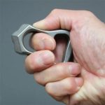 TitanKnuckle Self-Defense Tool with Integrated Opener for Convenience – Bild 7