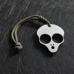 Portable Alien-Inspired Titanium Knuckle Duster for Self-Defense - Image 3