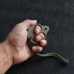 Portable Alien-Inspired Titanium Knuckle Duster for Self-Defense - Image 4