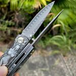 Vintage Handle Folding Knife Featuring a Damascus Steel Blade - Imagen 7