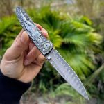 Vintage Handle Folding Knife Featuring a Damascus Steel Blade - Imagen 9